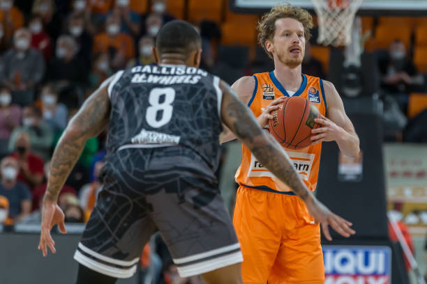 中场组织核 中场组织核